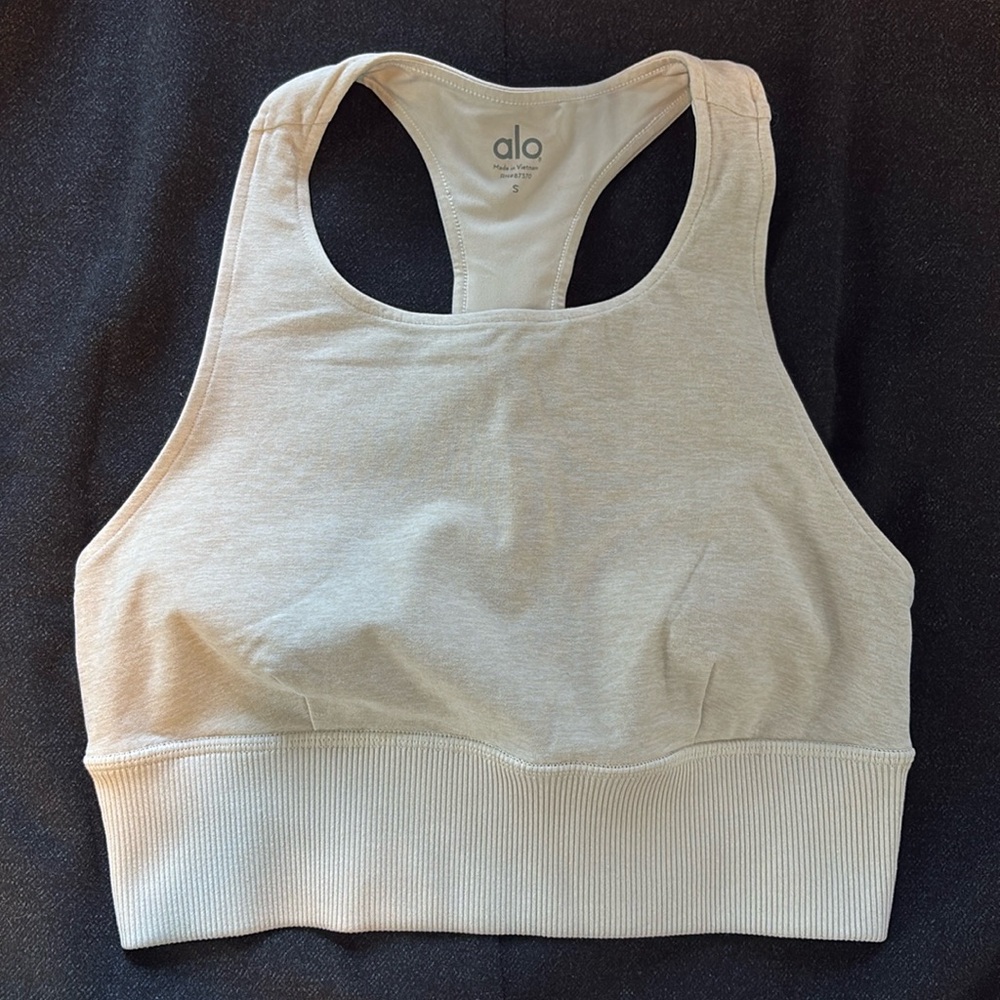 ALO YOGA Alosoft Serenity Bra. Size S. Color: Heather Cream